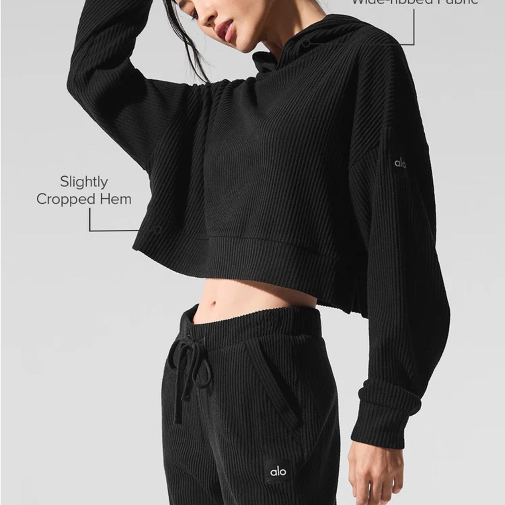 ALO Yoga Black Ribbed Women's Cropped muse set (NWOT)